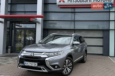 Внедорожник / Кроссовер Mitsubishi Outlander 2021 в Киеве