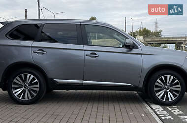 Внедорожник / Кроссовер Mitsubishi Outlander 2021 в 