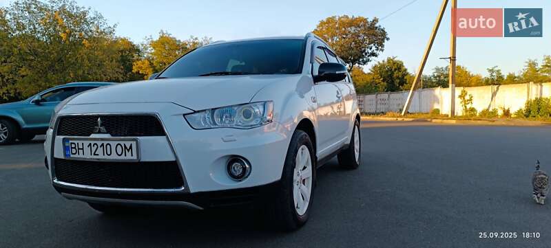 Внедорожник / Кроссовер Mitsubishi Outlander 2008 в 