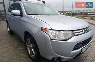 Внедорожник / Кроссовер Mitsubishi Outlander 2013 в 