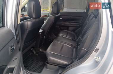 Внедорожник / Кроссовер Mitsubishi Outlander 2013 в 