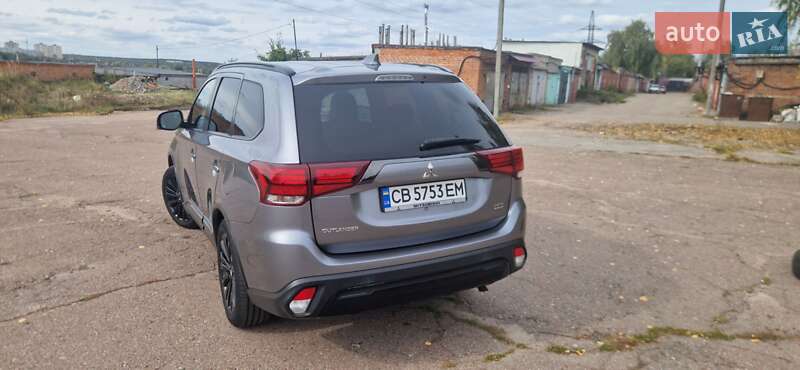 Внедорожник / Кроссовер Mitsubishi Outlander 2020 в Чернигове