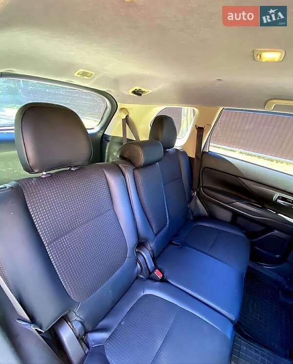 Внедорожник / Кроссовер Mitsubishi Outlander 2015 в Знаменке