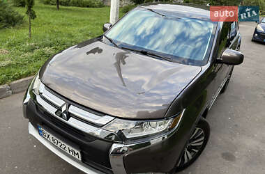 Внедорожник / Кроссовер Mitsubishi Outlander 2018 в Хмельницком