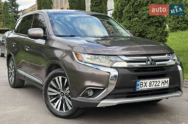 Внедорожник / Кроссовер Mitsubishi Outlander 2018 в 