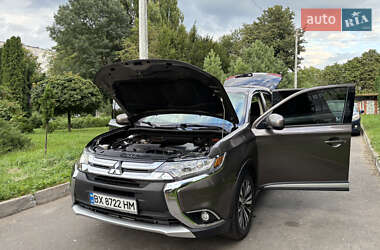 Внедорожник / Кроссовер Mitsubishi Outlander 2018 в 