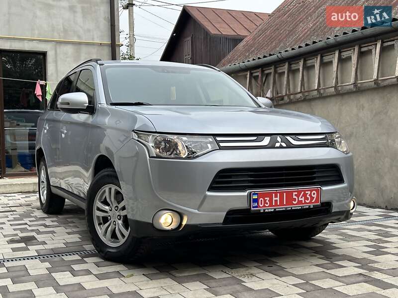 Внедорожник / Кроссовер Mitsubishi Outlander 2012 в Ровно