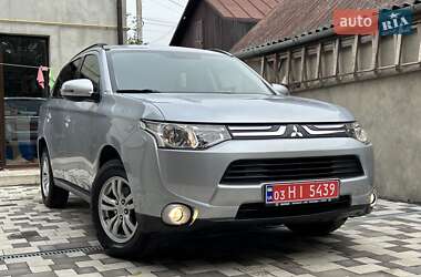 Внедорожник / Кроссовер Mitsubishi Outlander 2012 в 