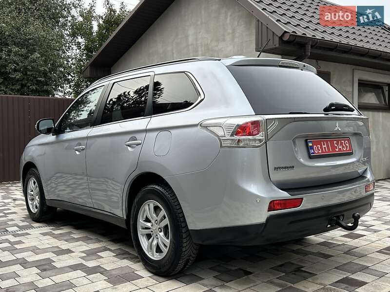 Внедорожник / Кроссовер Mitsubishi Outlander 2012 в Ровно