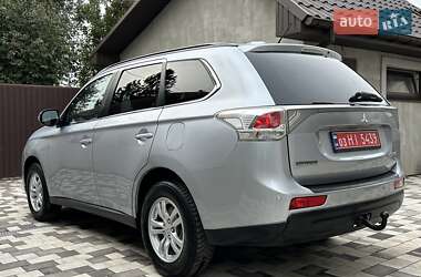 Внедорожник / Кроссовер Mitsubishi Outlander 2012 в 