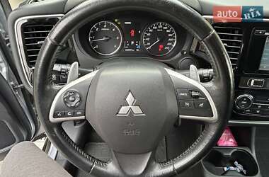 Внедорожник / Кроссовер Mitsubishi Outlander 2012 в 