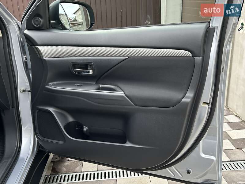 Внедорожник / Кроссовер Mitsubishi Outlander 2012 в Ровно
