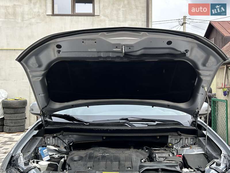 Внедорожник / Кроссовер Mitsubishi Outlander 2012 в Ровно