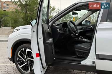 Внедорожник / Кроссовер Mitsubishi Outlander 2022 в 