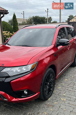 Внедорожник / Кроссовер Mitsubishi Outlander 2021 в 
