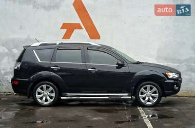 Внедорожник / Кроссовер Mitsubishi Outlander 2010 в 