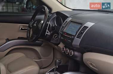 Внедорожник / Кроссовер Mitsubishi Outlander 2010 в 