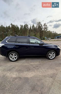 Внедорожник / Кроссовер Mitsubishi Outlander 2013 в 