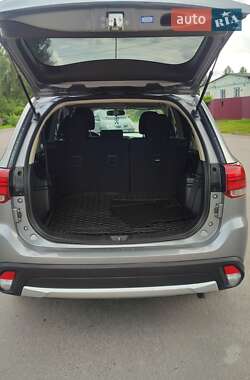 Внедорожник / Кроссовер Mitsubishi Outlander 2015 в 