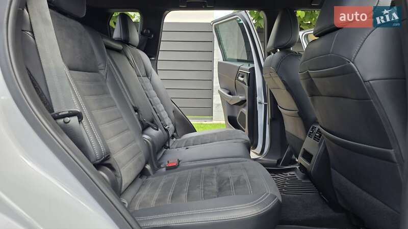 Внедорожник / Кроссовер Mitsubishi Outlander 2022 в Киеве