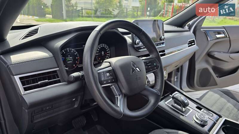 Внедорожник / Кроссовер Mitsubishi Outlander 2022 в Киеве