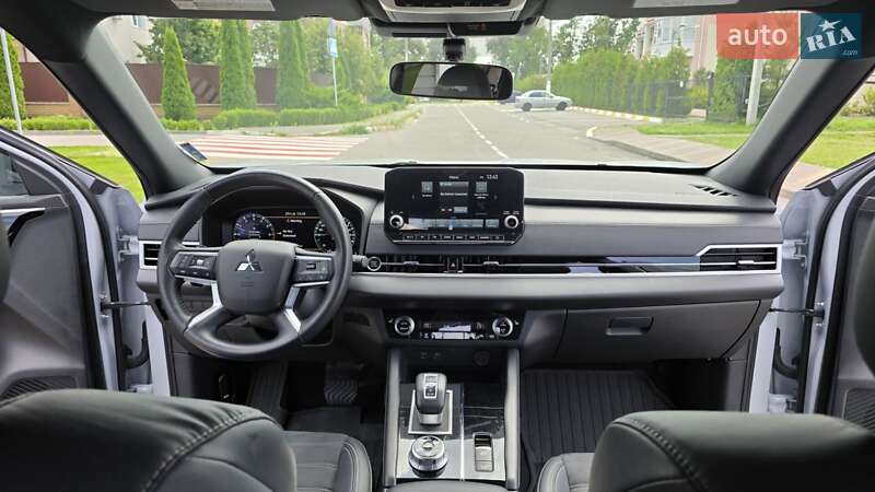 Внедорожник / Кроссовер Mitsubishi Outlander 2022 в Киеве