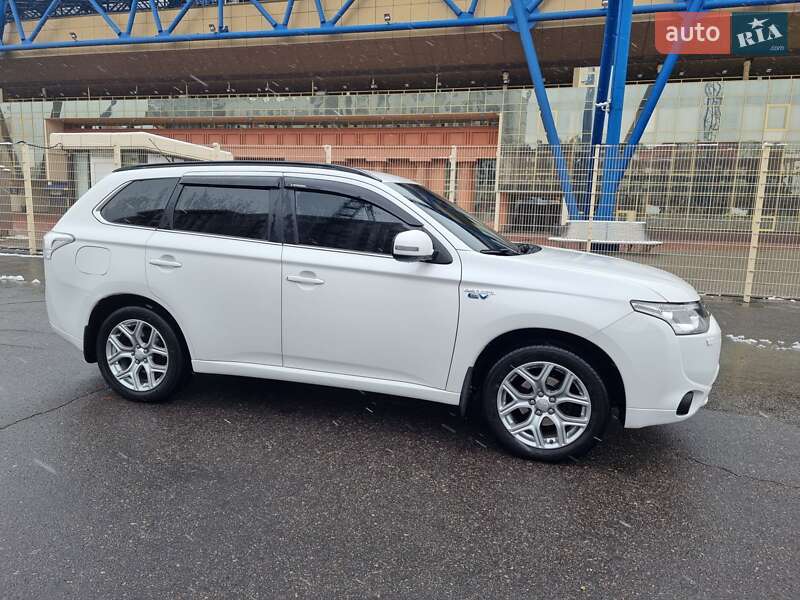 Внедорожник / Кроссовер Mitsubishi Outlander 2014 в Харькове фото 5 Внедорожник / Кроссовер Mitsubishi Outlander 2014 в Харькове