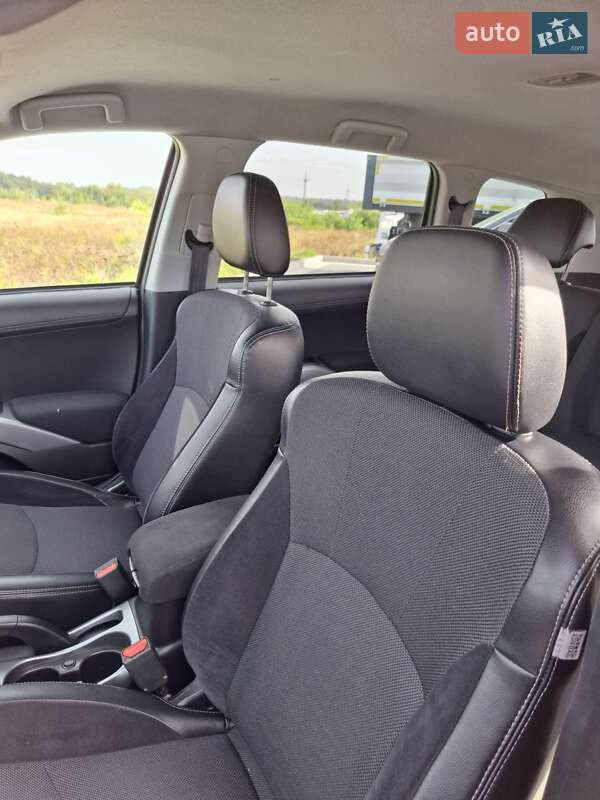 Позашляховик / Кросовер Mitsubishi Outlander 2011 в Львові фото 5 Позашляховик / Кросовер Mitsubishi Outlander 2011 в Львові