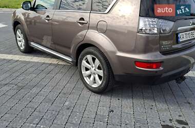 Внедорожник / Кроссовер Mitsubishi Outlander 2011 в 