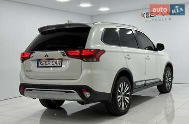 Внедорожник / Кроссовер Mitsubishi Outlander 2018 в 