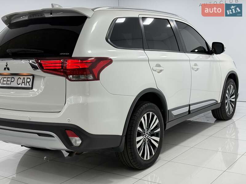 Внедорожник / Кроссовер Mitsubishi Outlander 2018 в Одессе