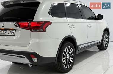 Внедорожник / Кроссовер Mitsubishi Outlander 2018 в 