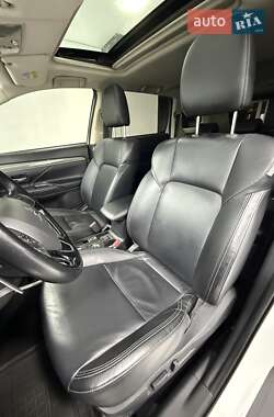 Внедорожник / Кроссовер Mitsubishi Outlander 2018 в 