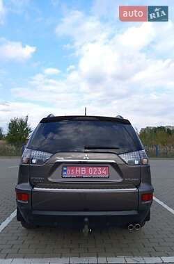 Внедорожник / Кроссовер Mitsubishi Outlander 2011 в 