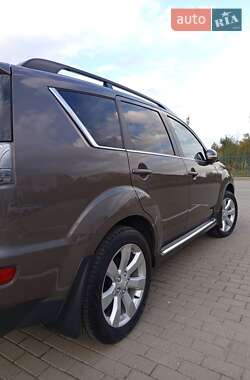 Внедорожник / Кроссовер Mitsubishi Outlander 2011 в 