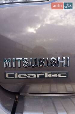 Внедорожник / Кроссовер Mitsubishi Outlander 2011 в 