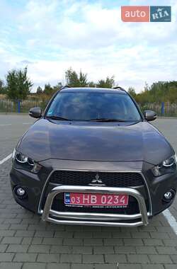 Внедорожник / Кроссовер Mitsubishi Outlander 2011 в 