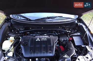 Внедорожник / Кроссовер Mitsubishi Outlander 2011 в 