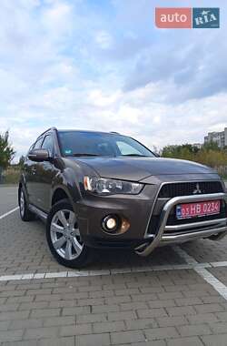 Внедорожник / Кроссовер Mitsubishi Outlander 2011 в 