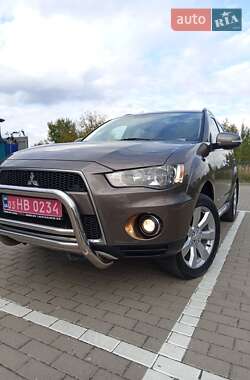 Внедорожник / Кроссовер Mitsubishi Outlander 2011 в 