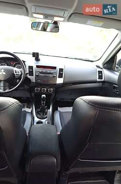 Внедорожник / Кроссовер Mitsubishi Outlander 2011 в 