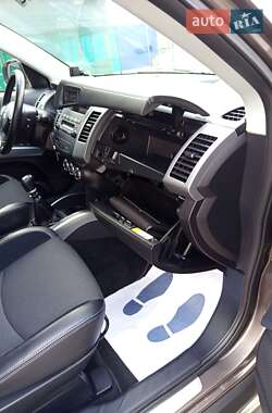 Внедорожник / Кроссовер Mitsubishi Outlander 2011 в 