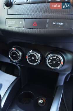 Внедорожник / Кроссовер Mitsubishi Outlander 2011 в 