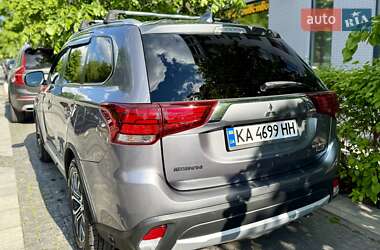 Внедорожник / Кроссовер Mitsubishi Outlander 2017 в 