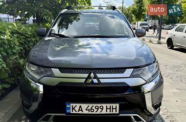 Внедорожник / Кроссовер Mitsubishi Outlander 2017 в 