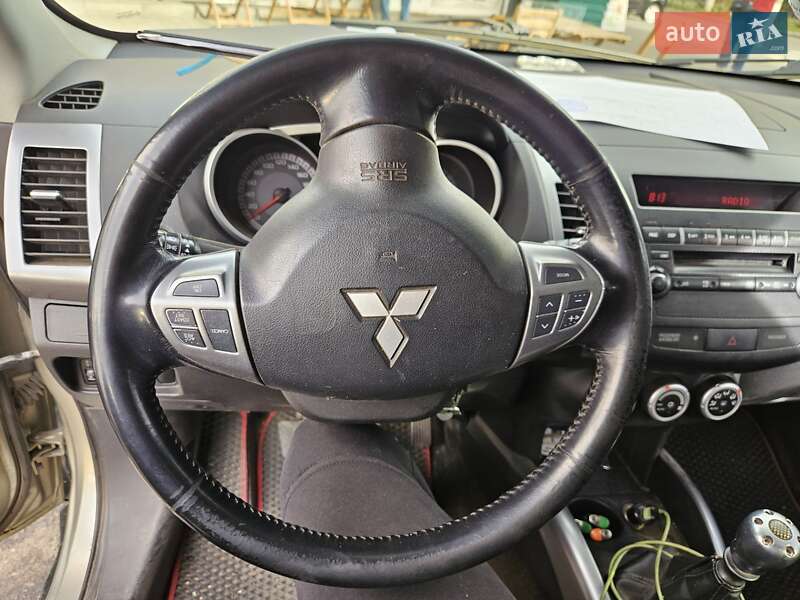 Внедорожник / Кроссовер Mitsubishi Outlander 2007 в Кременчуге
