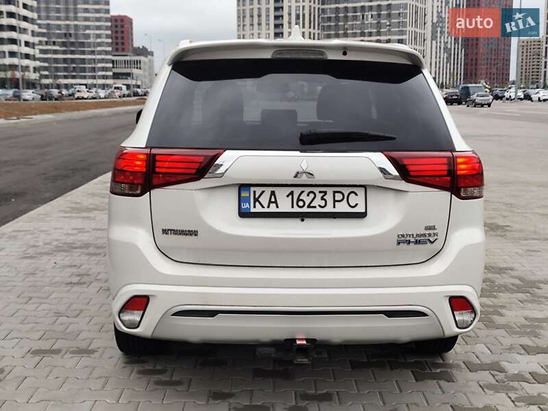 Внедорожник / Кроссовер Mitsubishi Outlander 2019 в Киеве