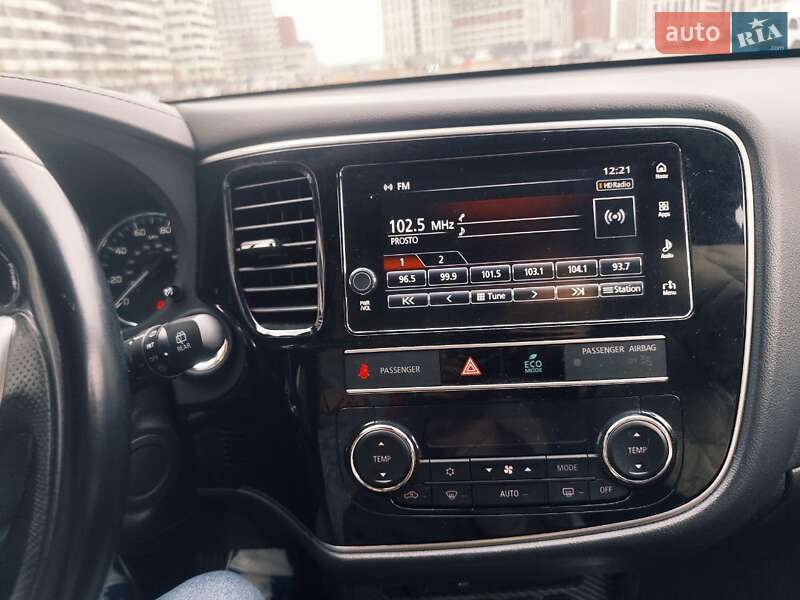 Внедорожник / Кроссовер Mitsubishi Outlander 2019 в Киеве