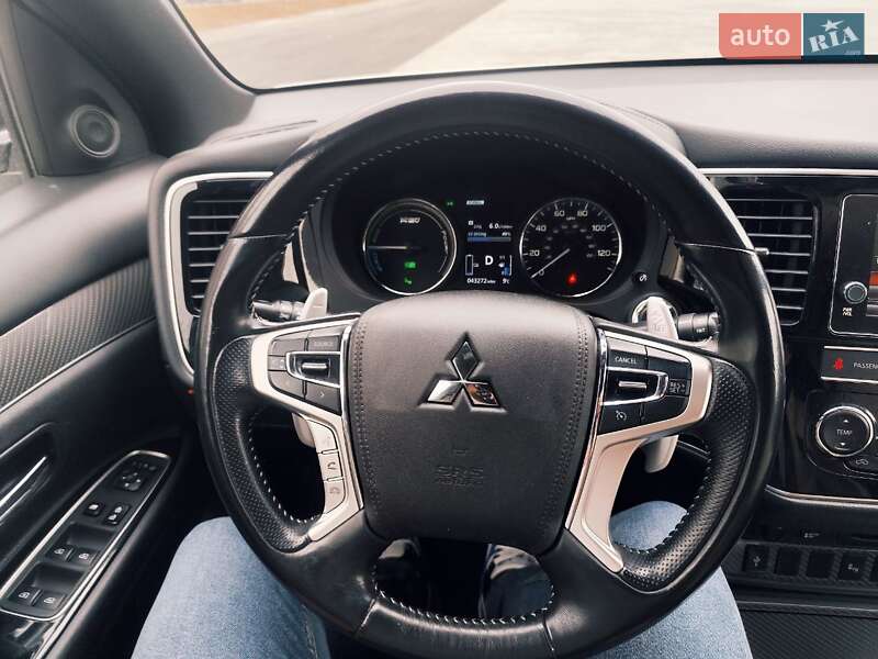 Внедорожник / Кроссовер Mitsubishi Outlander 2019 в Киеве