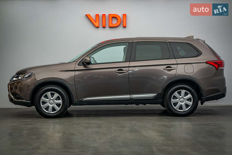 Внедорожник / Кроссовер Mitsubishi Outlander 2021 в Киеве